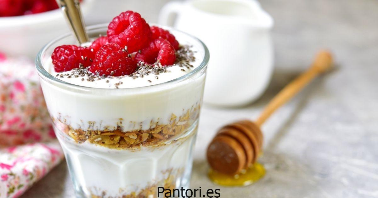 Cómo preparar una crema de yogur y queso