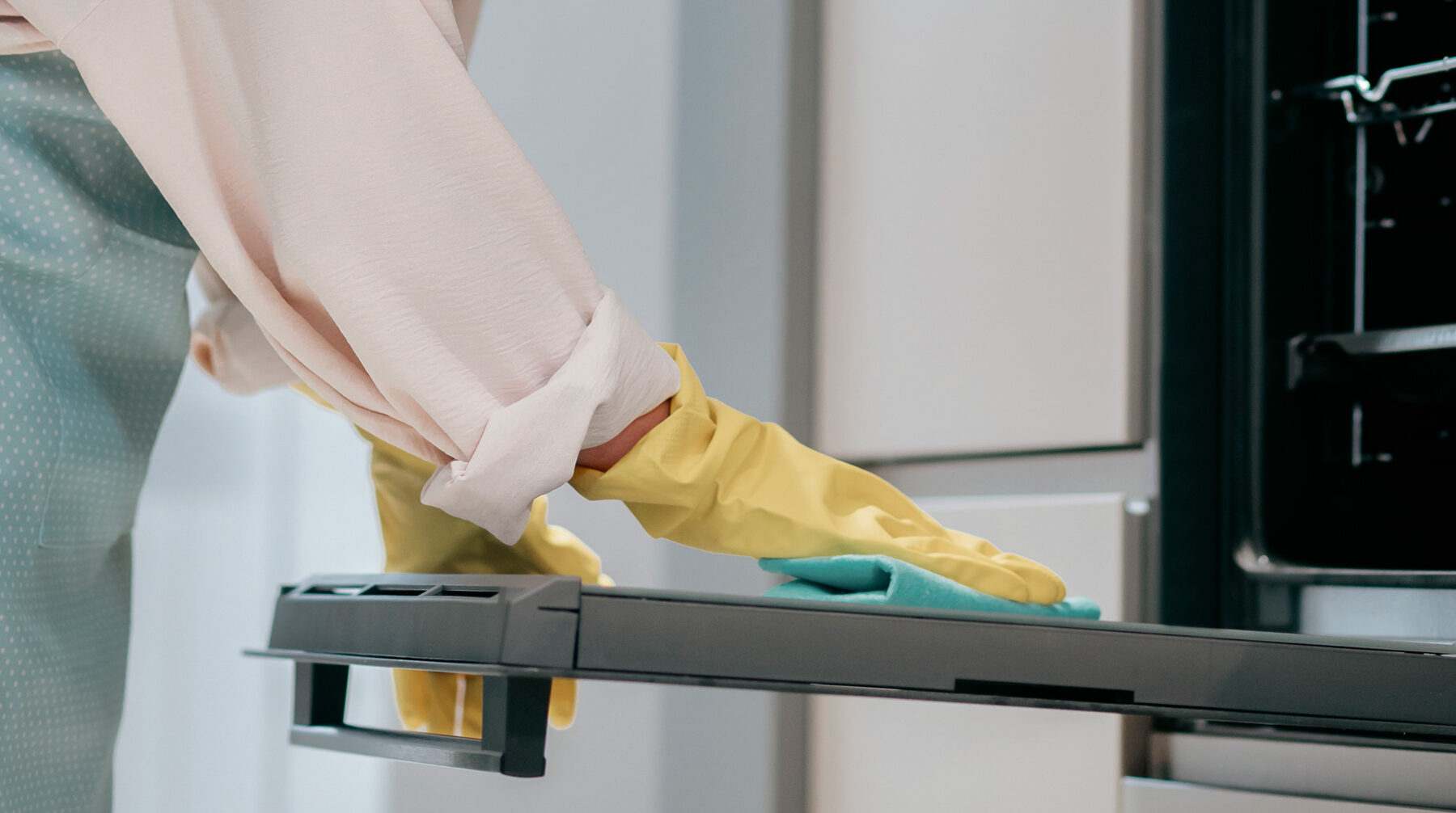 Cómo desmontar la puerta del horno Fagor: Guía paso a paso.