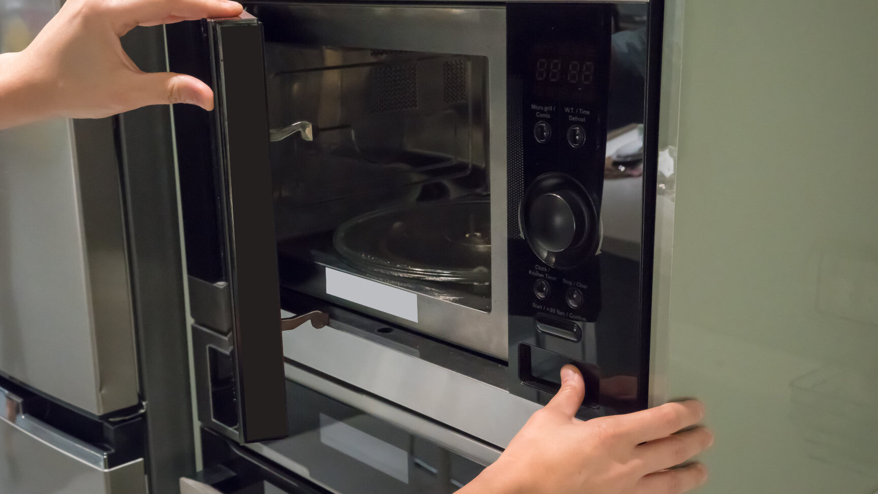 La solución perfecta: Apertura de microondas con bisagra derecha