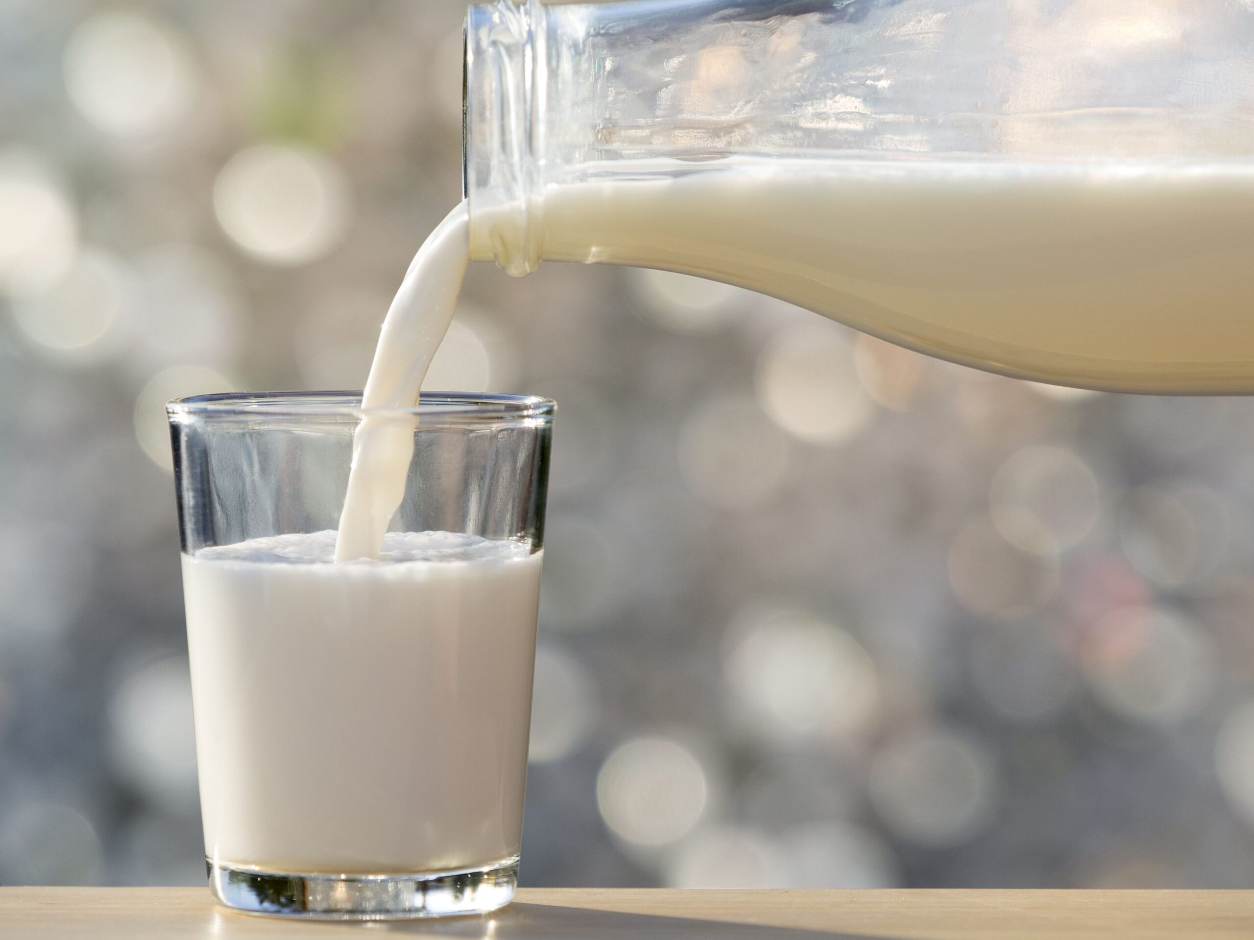 El secreto de calentar leche en el microondas para obtener beneficios de vitamina B12