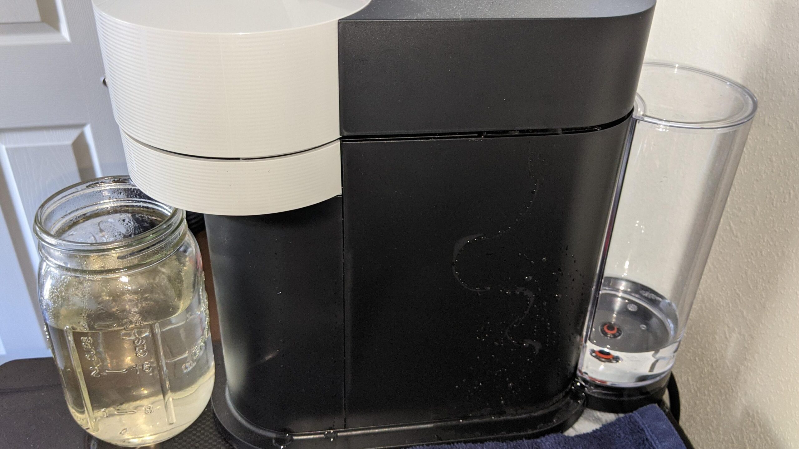 ¿Tu máquina Nespresso pierde agua? Descubre cómo solucionarlo fácilmente