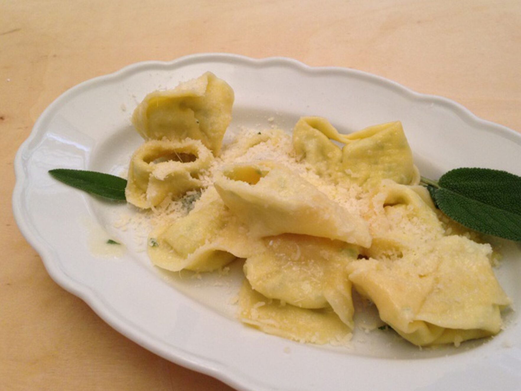 Descubre el delicioso mundo de los ravioli y tortellini una guía